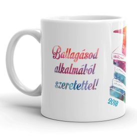 Ballagásod alkalmából szeretettel feliratú fehér kerámia bögre színes akvarell hatású könyvtorony grafikájával