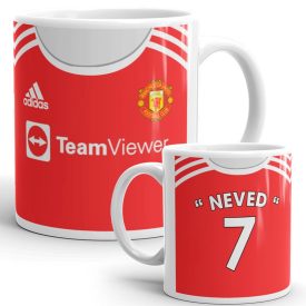 Egyedi névre szóló és mezszámos piros Manchester United focimez mintás fehér kerámia szurkolói bögre