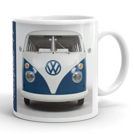 Kék fehér volkswagen transporter t1 klasszikus kisbusz szemből és kék sávos felirat egyedi neves mintás fehér bögre