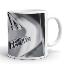 Krómozott domború peugeot felirat és oroszlán embléma fekete fehér makró fotó egyedi neves mintás fehér bögre