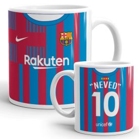 Egyedi névre szóló és mezszámos gránátvörös-kék csíkos FC Barcelona focimez mintás fehér kerámia szurkolói bögre