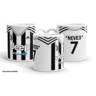 Egyedi névre szóló és mezszámos fekete-fehér függőlegesen csíkos Juventus focimez mintás fehér kerámia szurkolói bögre