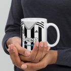 Egyedi névre szóló és mezszámos fekete-fehér függőlegesen csíkos Juventus focimez mintás fehér kerámia szurkolói bögre