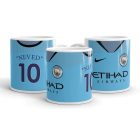 Egyedi névre szóló és mezszámos égszínkék Manchester City focimez mintás fehér kerámia szurkolói bögre