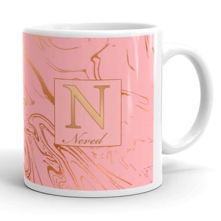 Rózsaszín folyékony márvány mintás arany egyedi neves monogramos bögre
