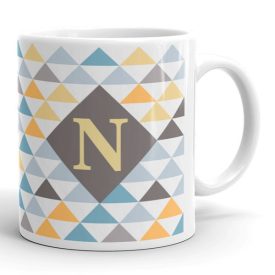 Geometrikus háromszög mintás egyedi monogramos bögre