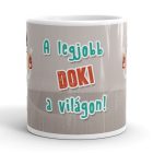 A legjobb doki a világon egyedi neves bögre szürkésbarna háttérrel