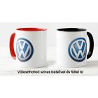 Volkswagen logó háttérben halvány volkswagen felirattal letisztult fehér egyedi neves mintás bögre füllel