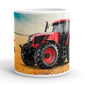 Piros zetor crystal traktor aranysárga búzatáblában fotó háttérrel egyedi neves fehér bögre