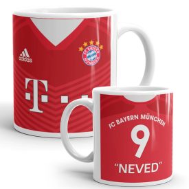 Egyedi névre szóló és mezszámos vörös FC Bayern München focimez mintás fehér kerámia szurkolói bögre