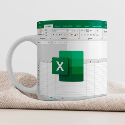 Saját névvel és egyedi szöveggel kérhető zöld Microsoft Excel táblázat és logó mintás fehér kerámia irodai bögre szövet alátéten