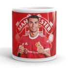 Egyedi névvel kérhető piros TeamViewer mezes Cristiano Ronaldo grafikás fehér kerámia focis bögre nagy klubcímerrel