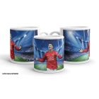 Egyedi névvel kérhető piros AIG mezes Cristiano Ronaldo grafikás fehér kerámia focis bögre stadion háttérrel