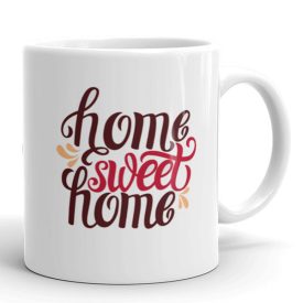Home sweet home feliratú fehér kerámia bögre elegáns bordó és piros színű kalligrafikus betűkkel, apró narancssárga díszítő indákkal.