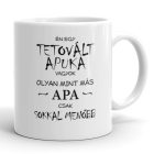 Tetovált apuka vagyok olyan mint más apa csak sokkal menőbb feliratú fehér kerámia bögre fekete koptatott stílusú és nyomtatott betűkkel díszítve.