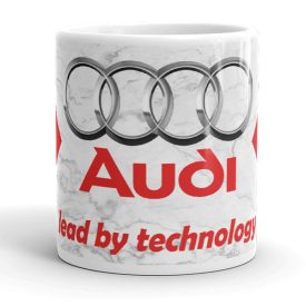 Egyedi felirattal és saját névvel kérhető szürkésfehér márvány mintás fehér kerámia autós bögre krómozott Audi logóval és piros felirattal