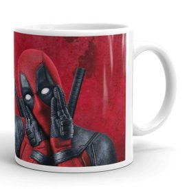 Vörös Deadpool mintás bögre egyedi névvel feliratozva ajándék ötletként sötétvörös grunge háttérrel
