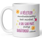 Saját fotóval és egyedi felirattal kérhető A sok szar miatt barátokká váltunk feliratú fényképes fehér kerámia irodai bögre két kávézó nő képével fa alátéten