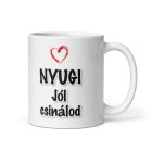 Nyugi jól csinálod feliratú fehér kerámia bögre ecsetvonásos piros szív grafikával és árnyékolt fekete betűkkel.