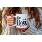  Egyedi felirattal és saját névvel kérhető fekete Keresztapa stílusú The Boss feliratú és rózsaszín Lady szöveges fehér kerámia női bögre szövet alátéten