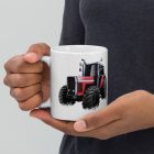 Egyedi piros traktor mintás fehér kerámia gyerek bögre saját névvel kérhető piros Név felirattal fűszálakkal a háttérben